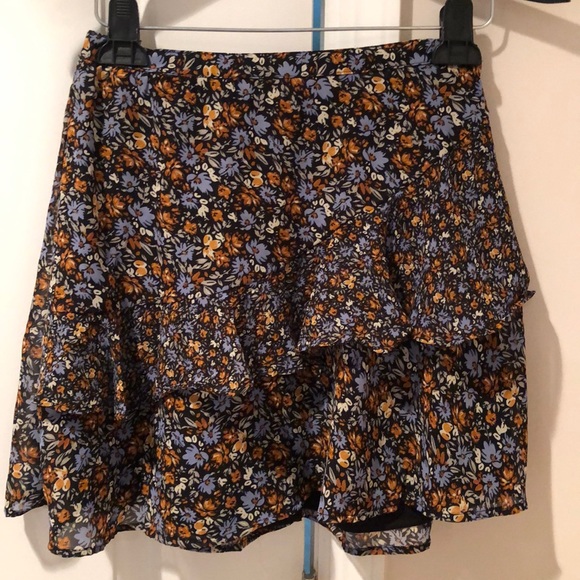 NWT Japner skirt Black w floral print. Ruffle layer in front sz medium - Picture 1 of 5